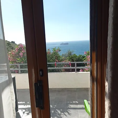 Amar Seaside Apartment Ksamil